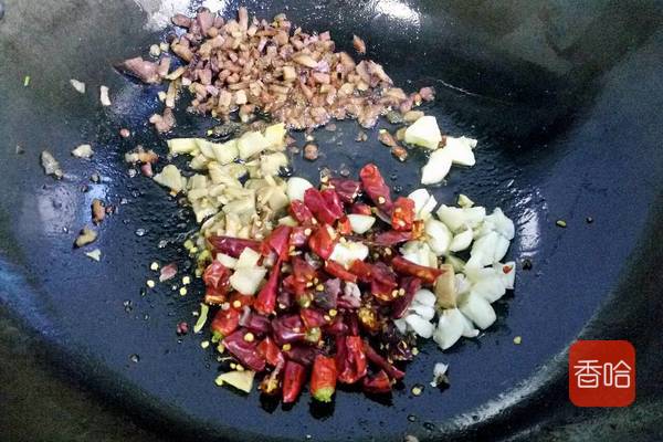 腌腊肉最“忌讳”直接放盐！难怪肉味酸又容易坏，白白毁了一块肉