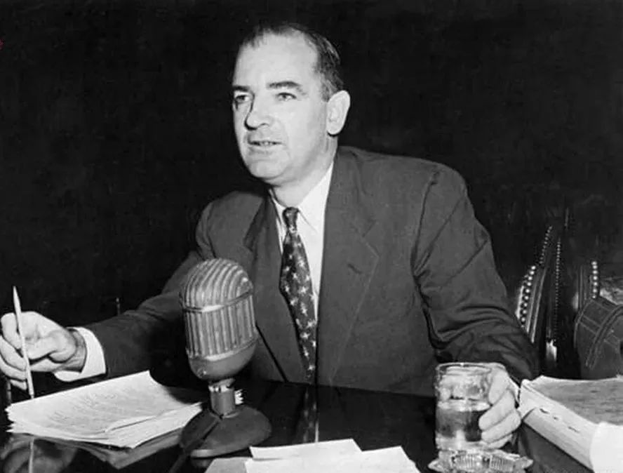 麦卡锡主义：一个游荡在美国上空的幽灵