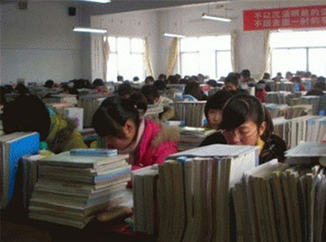 大学和高中哪个更容易考？录取率对比明显，考生间的竞争很激烈