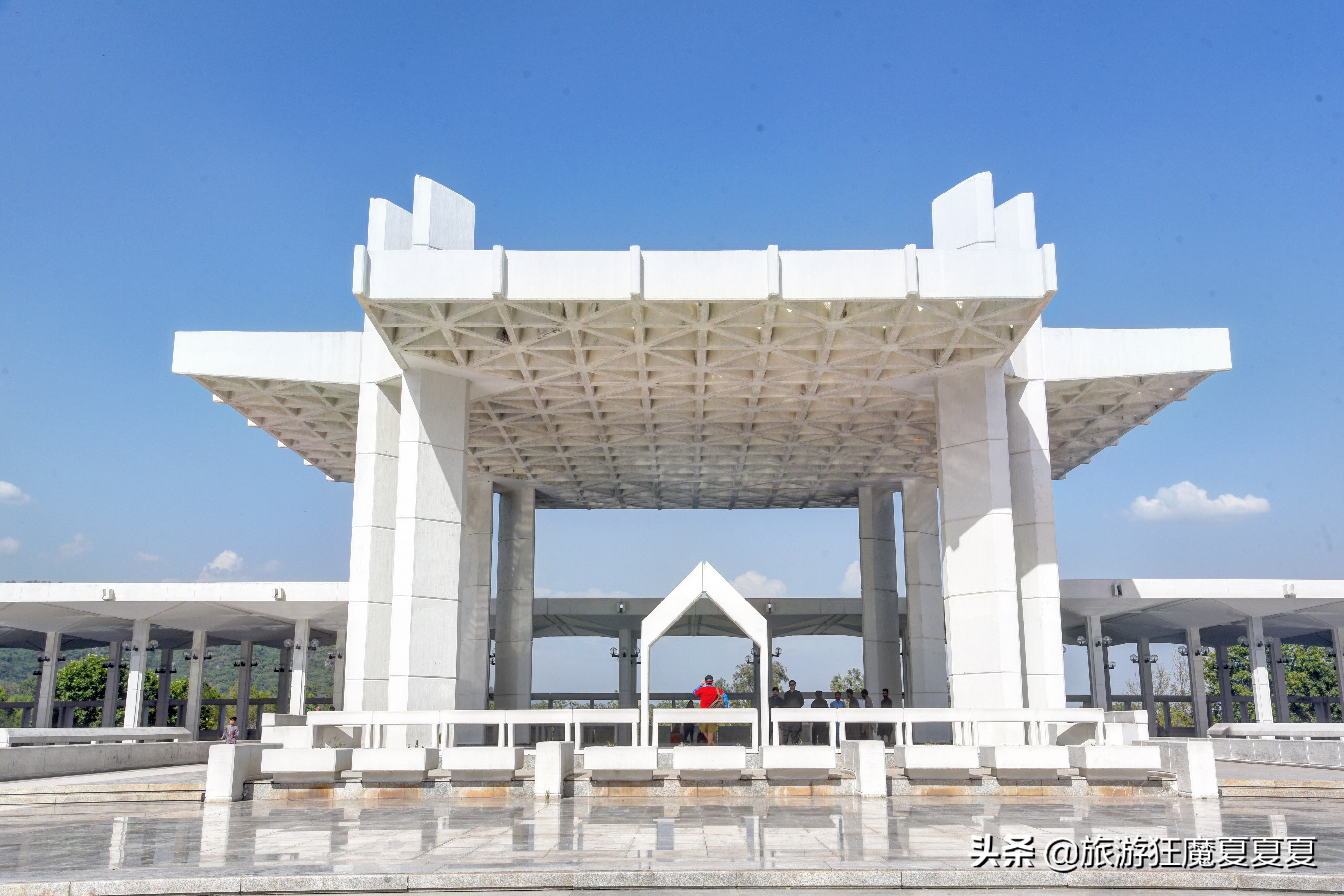 全世界最大的清真寺，比麦加清真寺还大一万平方，就在巴基斯坦