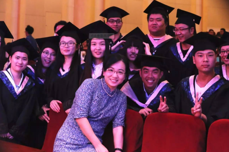 大学辅导员成“香饽饽”，但是学历要求可不低，学生表示门槛高