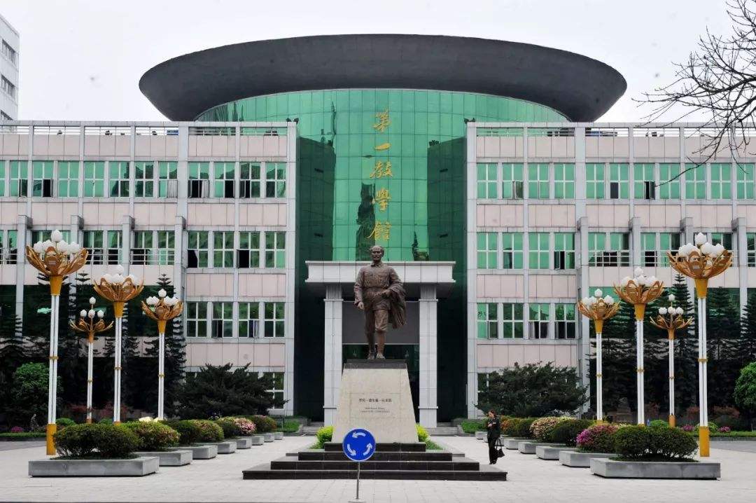 想学医的考生注意！这3所军医名校毕业包分配，真正的“金饭碗”