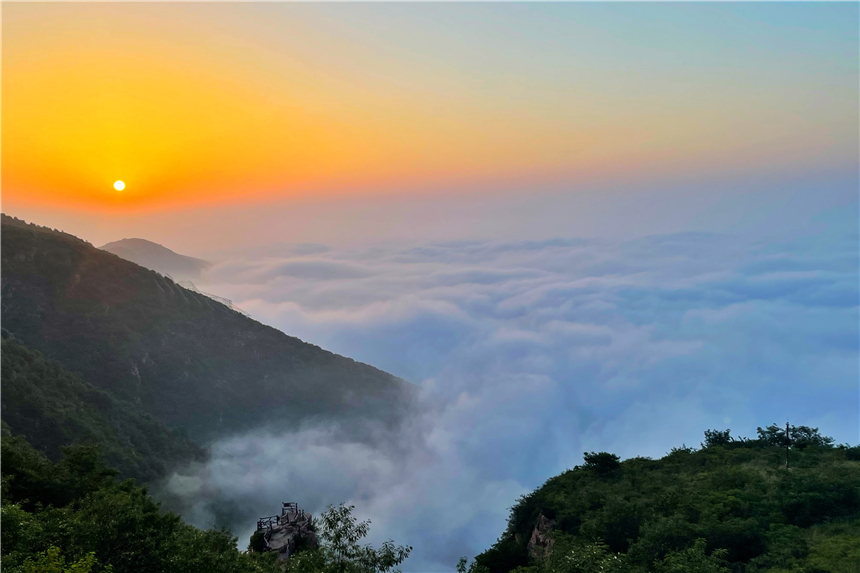 初夏河南，找寻童心，邂逅伏羲山的斜阳，一颗心萌化在云上牧场