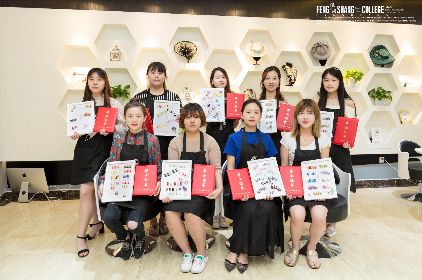 学美甲为什么要去专业的美甲培训学校？