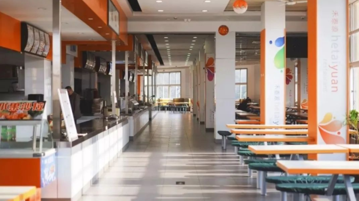 央视频频聚焦！占地2655亩，这所建在海边的山东高校，已跻身全国百强！