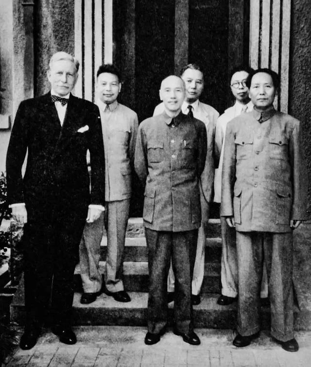 重庆谈判，蒋介石提出了什么条件？曾打算任命毛泽东为新疆省主席