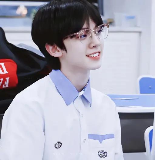 左航在巴蜀迎来新队友,将以新身份度过高中三年,时代峰峻的特例