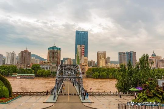 张雪峰讲高考志愿:除北上广深，9大热门城市可选，这些专业最吃香