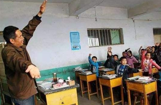 教师薪酬分配新方案，绩效工资向部分教师倾斜，收入差距更明显