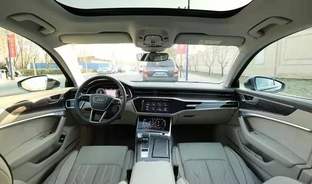 全球首发，王者归来！抢先路测 2019 款奥迪 A6L 55 TFSI 车型