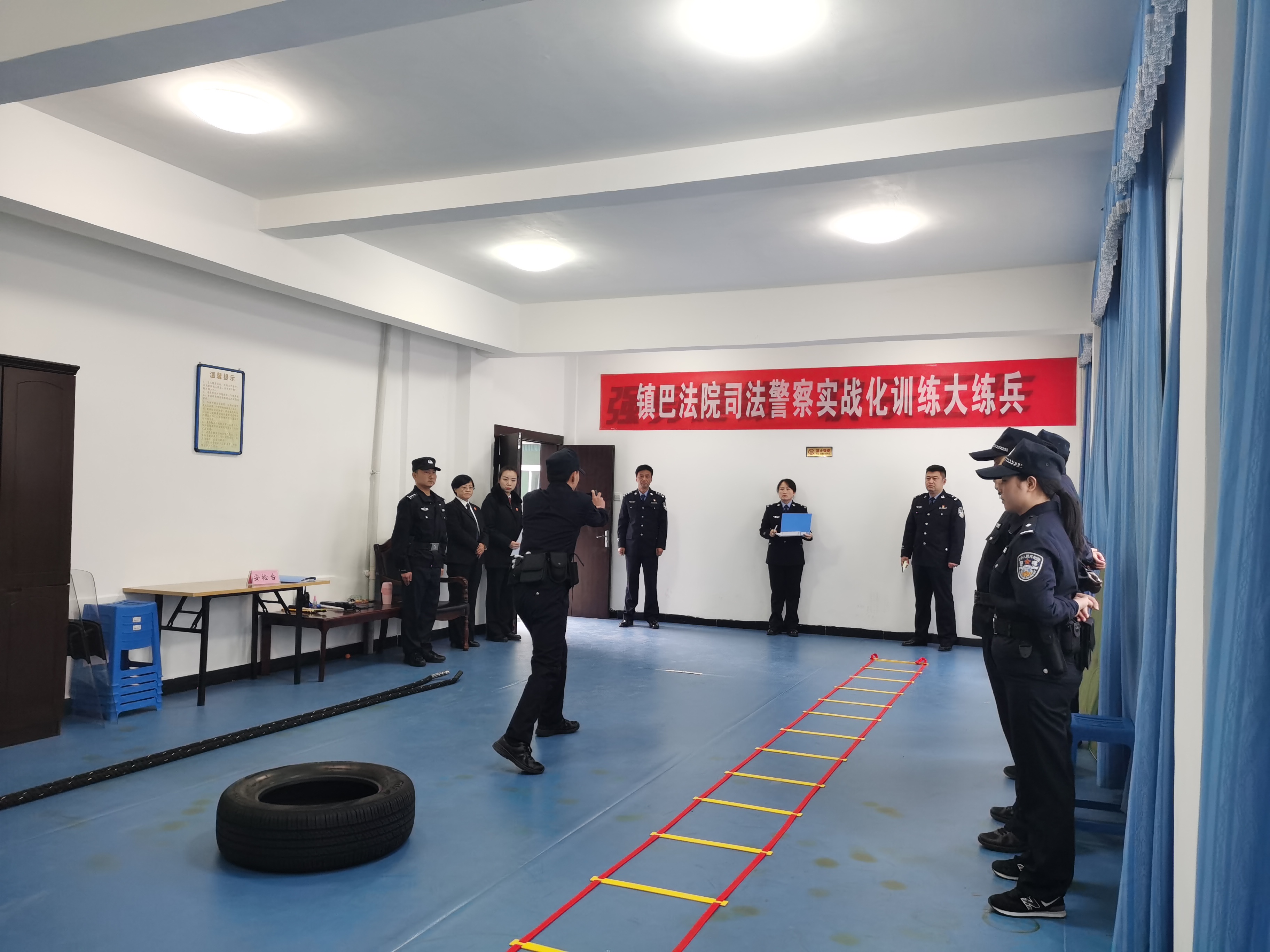 镇巴法院法警队圆满完成实战化训练考核