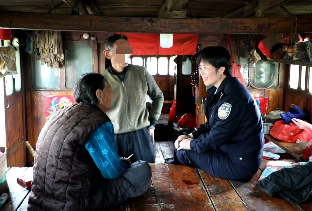 微山县公安局夏镇第一派出所指导员李霞:湖区警花别样红