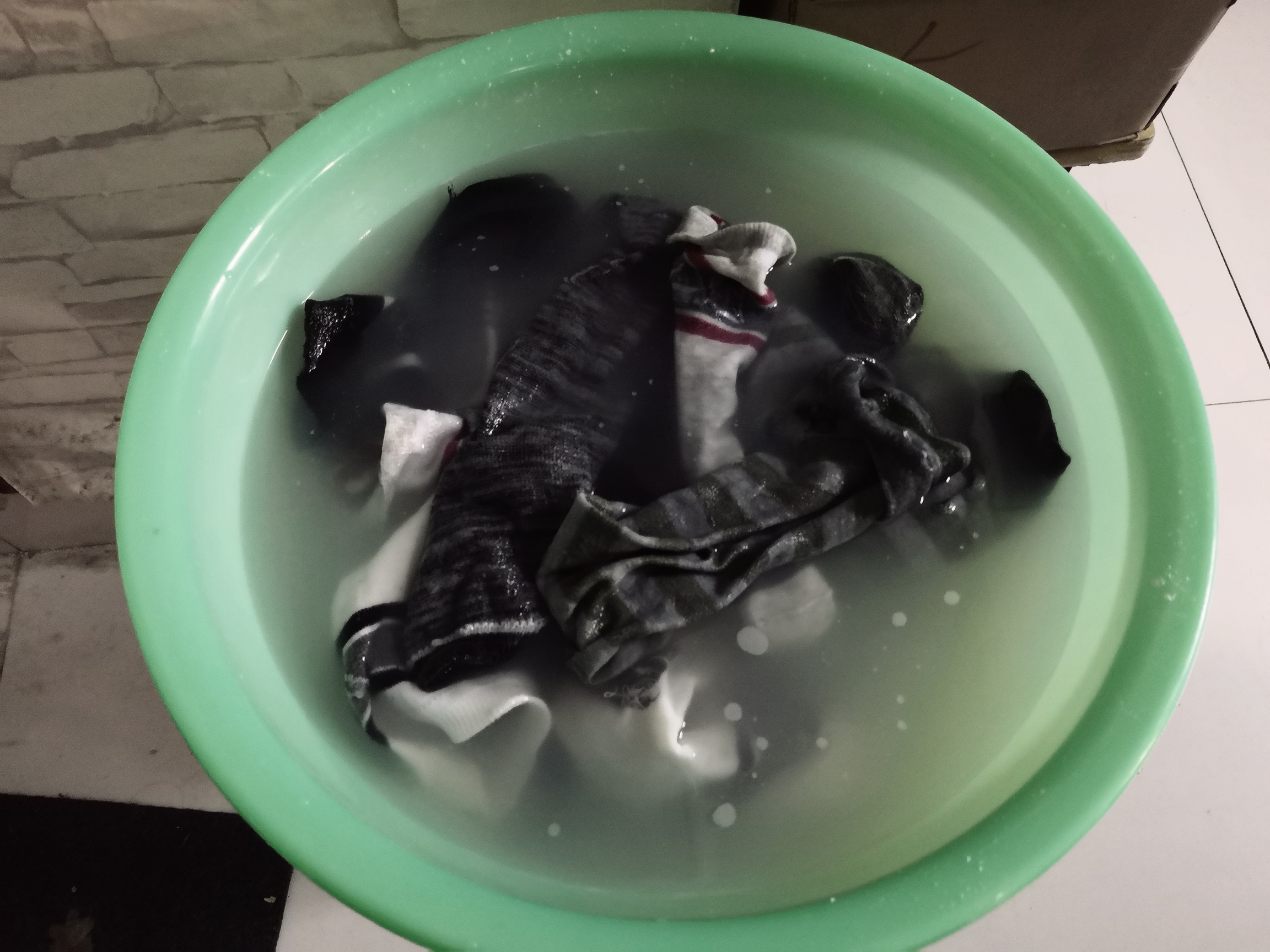 在中国，看看当代大学生是如何洗衣服的