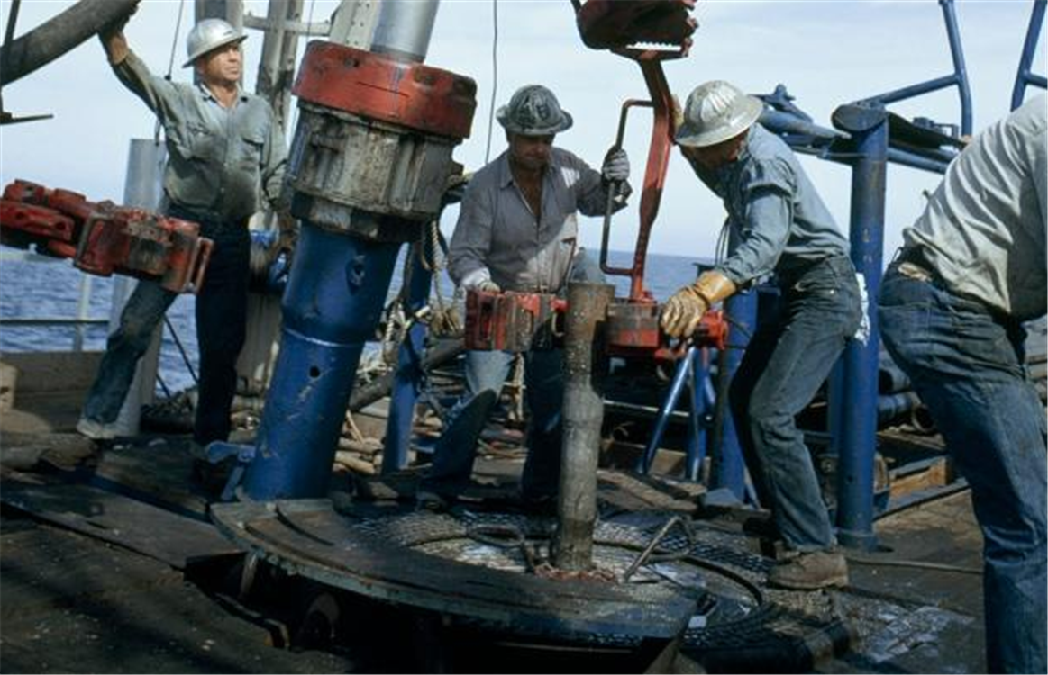 前苏联有一个"俄国超深钻井"计划,如果钻到地心,水会流光吗?_晶羽科技