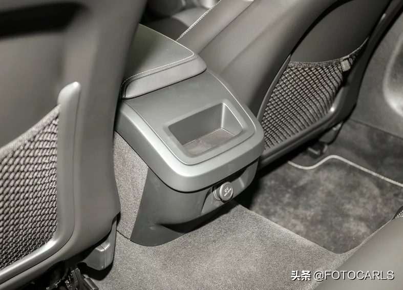沃尔沃V60 T5低配实拍，售价38.99万无四驱，为打折做铺垫？