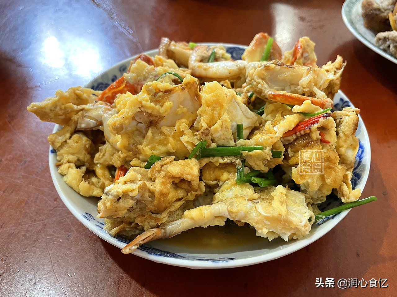 晒我家中秋节的10菜1汤，在朋友圈火了，网友：吃不起，家里没矿