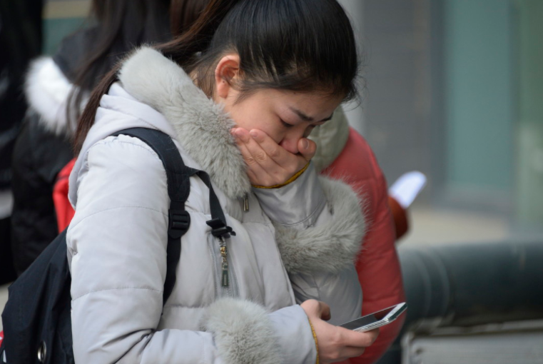 农村大学生自叹“有家不能回”，躲在城市生活，背后真相叫人心疼