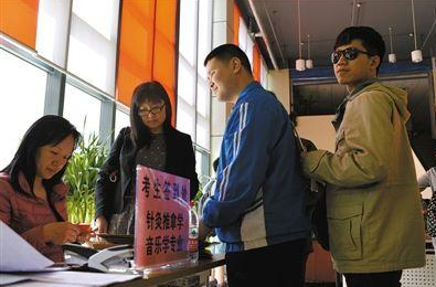 正能量！11位盲人考生参加2021高考，教育部提供专门的盲文试卷