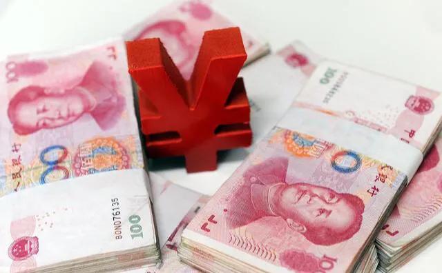 有30万存款的人，别存定期了，银行员工透露：这样存利息更高
