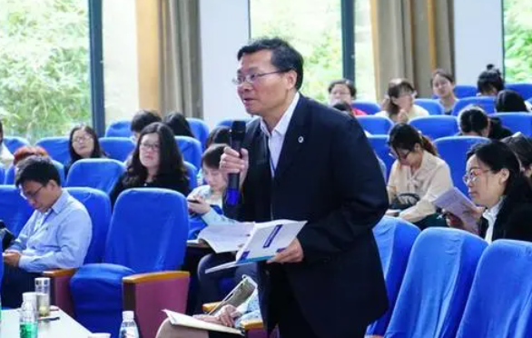 大学教授“工资单”曝光，实发工资令人吃惊，网友质疑就这么点？