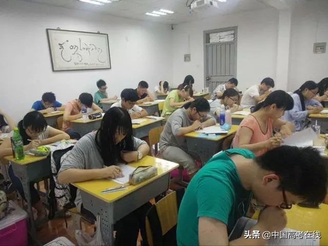 每年高考一本线是如何划定的？招考院主任“揭秘”4大影响因素