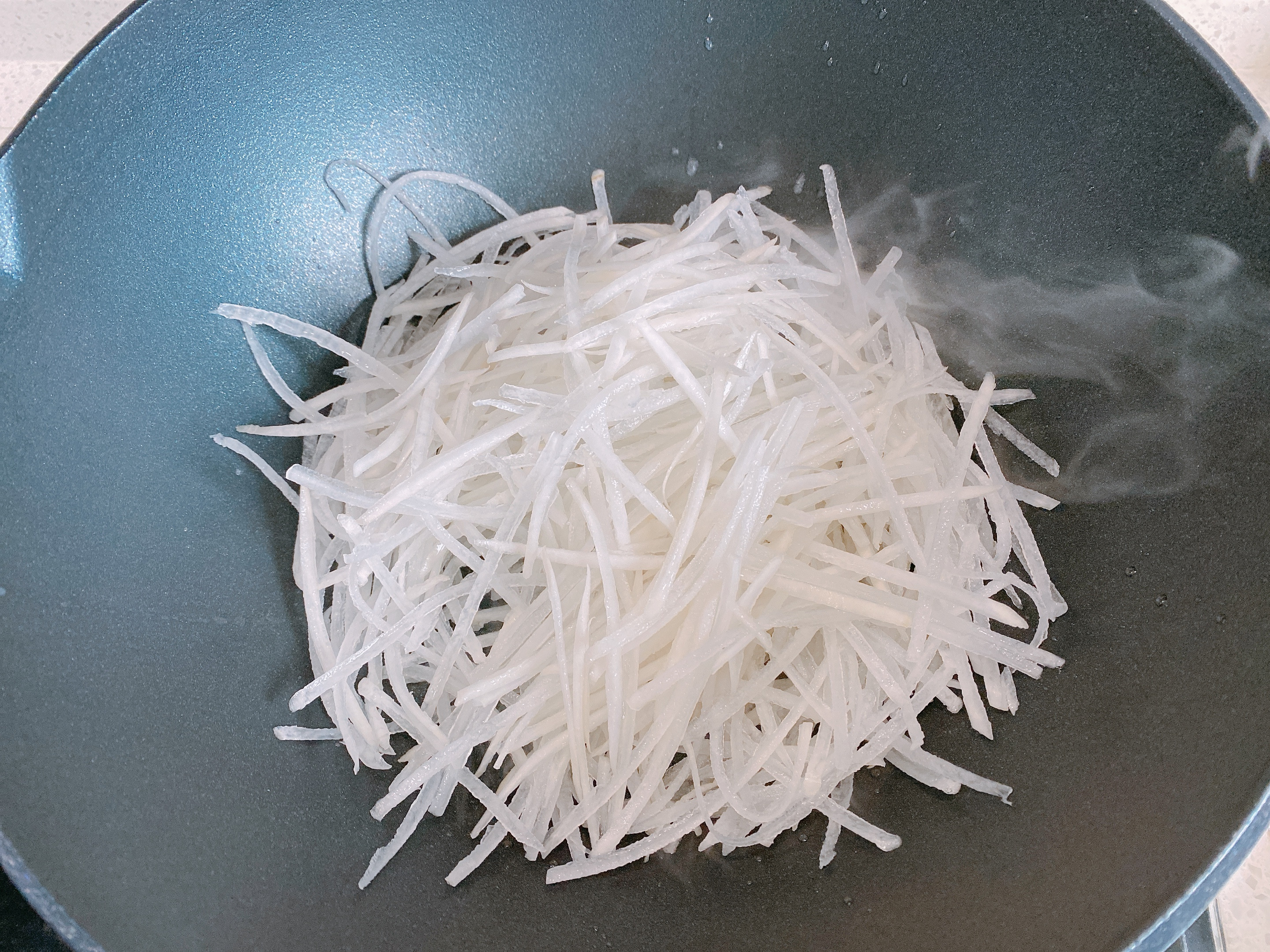 冬天要多喝这“2白汤”，荤素搭配，汤色浓白不油腻，10分钟完成