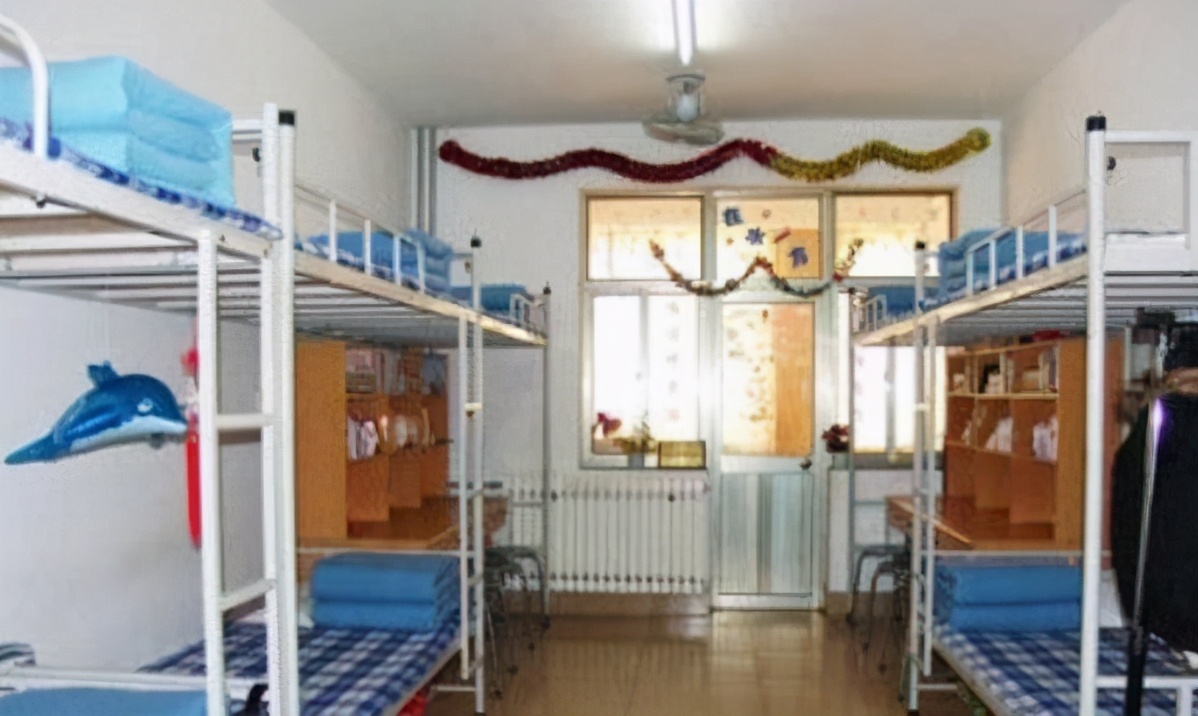 南开大学为学生提供夫妻宿舍，住宿费每年2400元，18对夫妻已入住