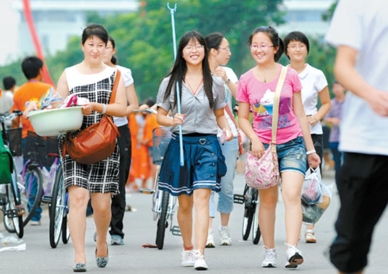 大学“生活费”应该给多少？看完这张档次表，家长们直言被忽悠了