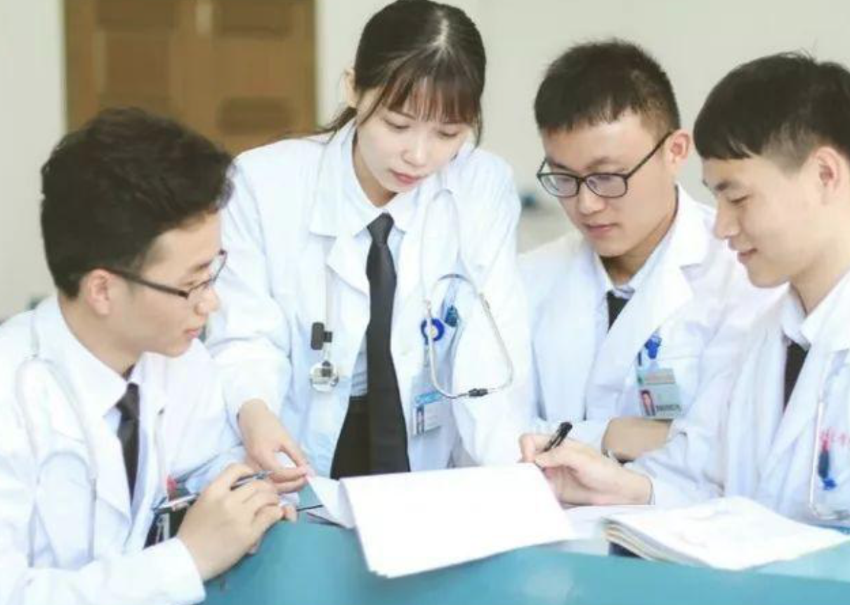 “临床医学”哪家强，清华医学院脱颖而出，榜首另有它校