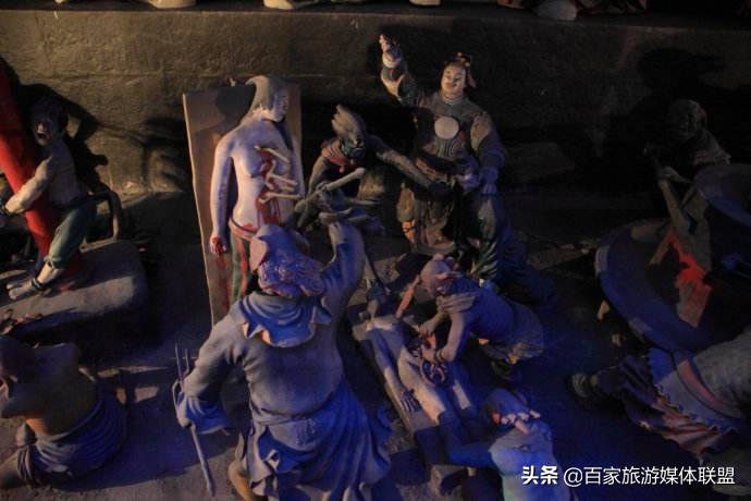 丰都为什么叫鬼城(丰都为什么叫鬼城?白天人潮汹涌,晚上却没人敢去)