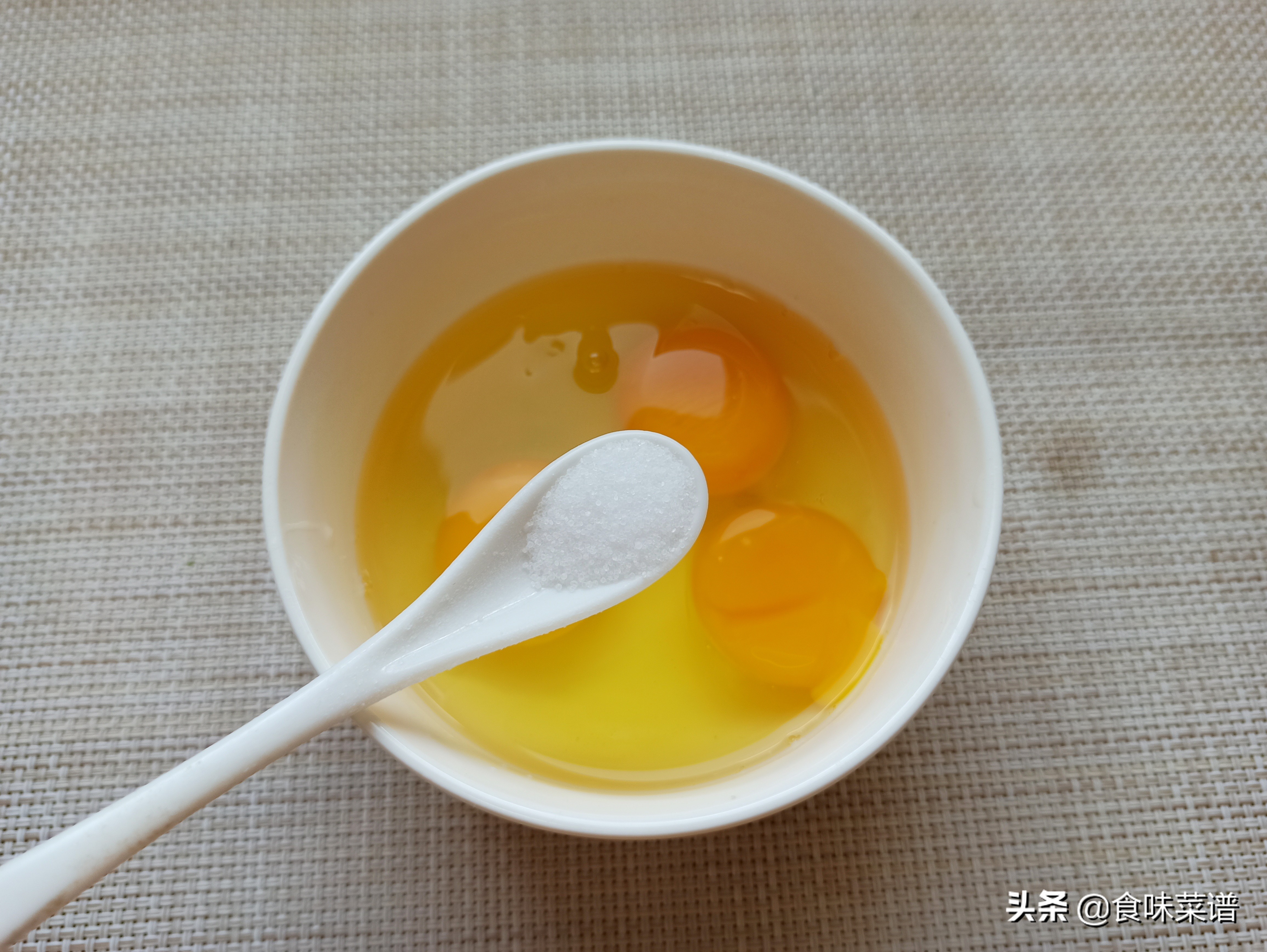 饭店的蒜黄炒蛋为啥好吃？告诉你正确做法，鲜香入味，5分钟搞定