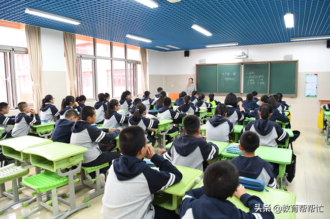 老师说：双减时代，小学阶段的孩子该选私立还是公立？