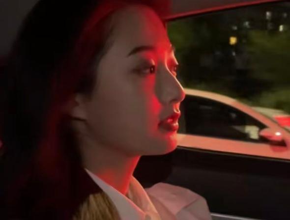 “中传校花”冯琳，在网上晒出自己的学习笔记，字迹和人一样漂亮