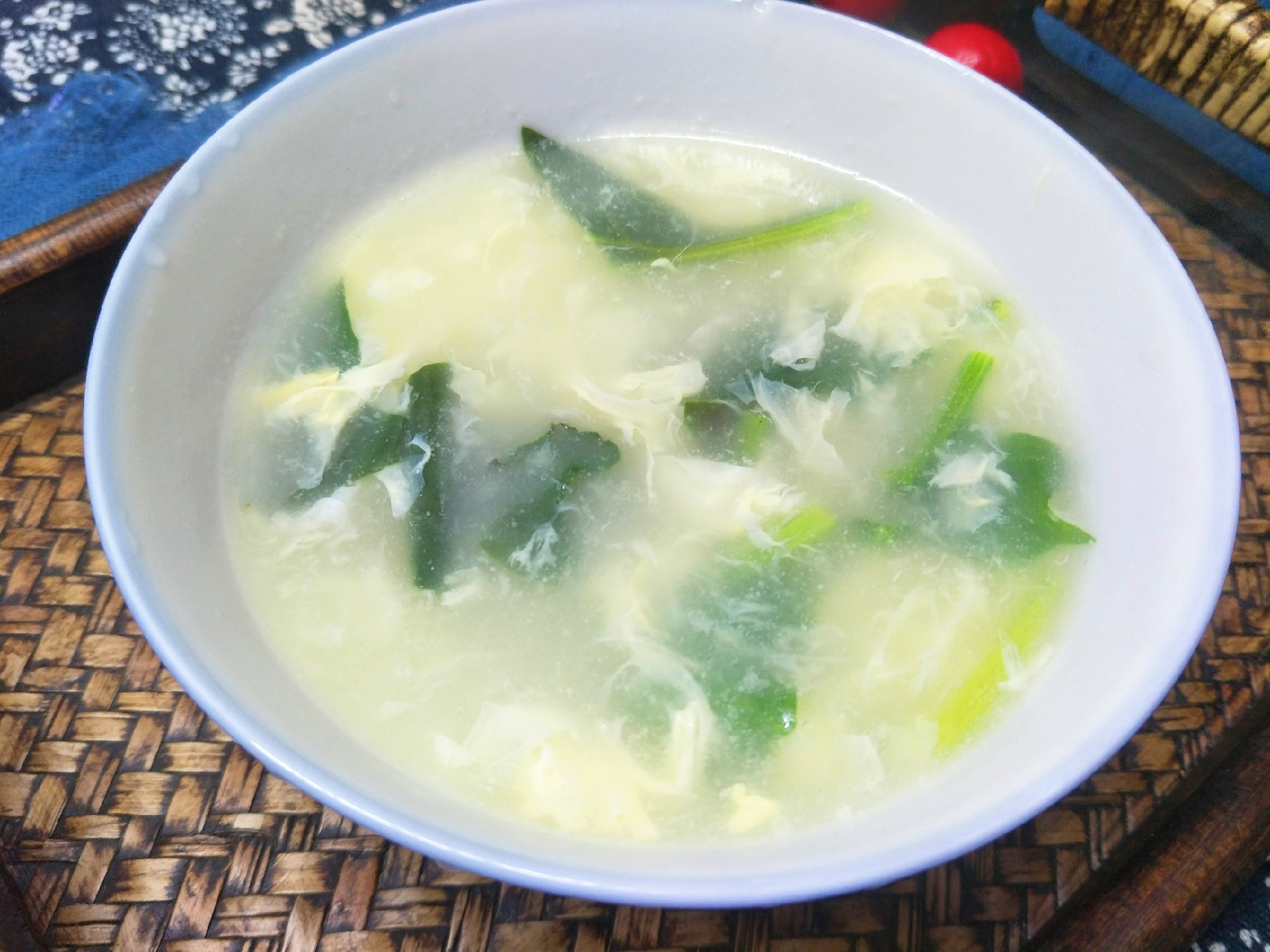 天冷了，教你做道菠菜汤，浓稠好喝，菠菜翠绿清香，孩子都爱喝