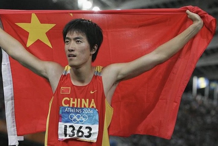 央视深情回顾刘翔：一役击败5大美国高手，12秒97破纪录夺冠