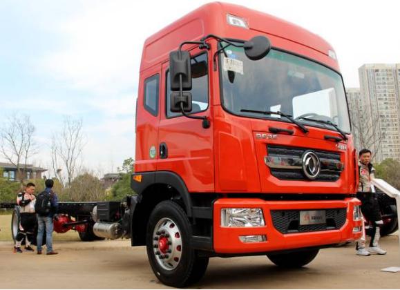 东风多利卡D9，220康机+超大货厢，老司机都说好