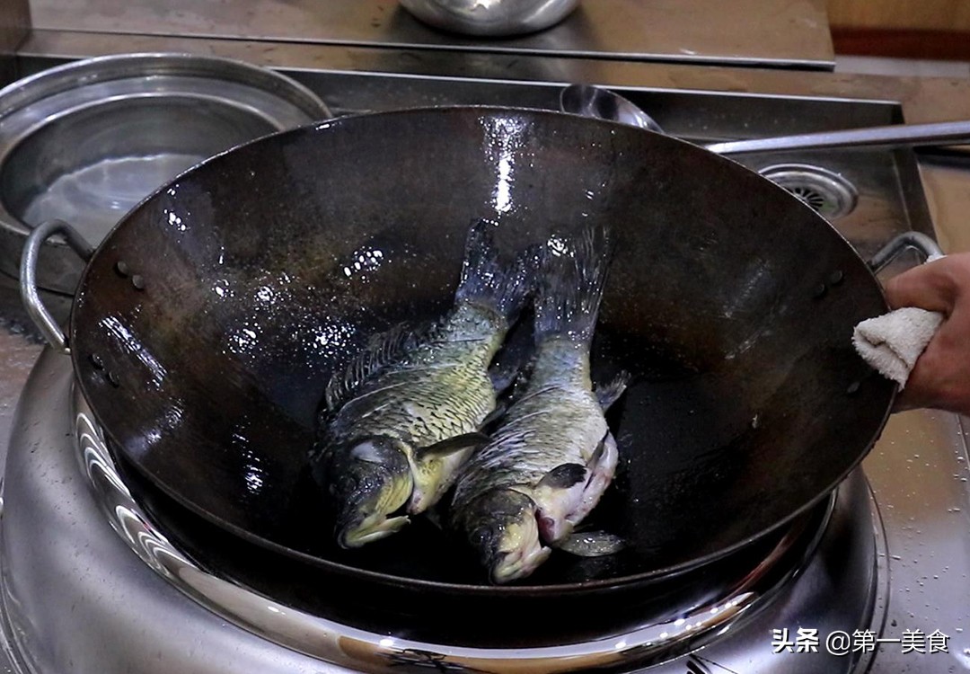 鯽魚燉豆腐,鯽魚燉豆腐的家常做法