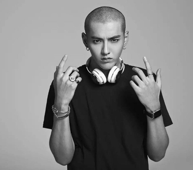 网曝吴亦凡多项不法行为,恶行累累震碎三观,涉案明星多达两位数