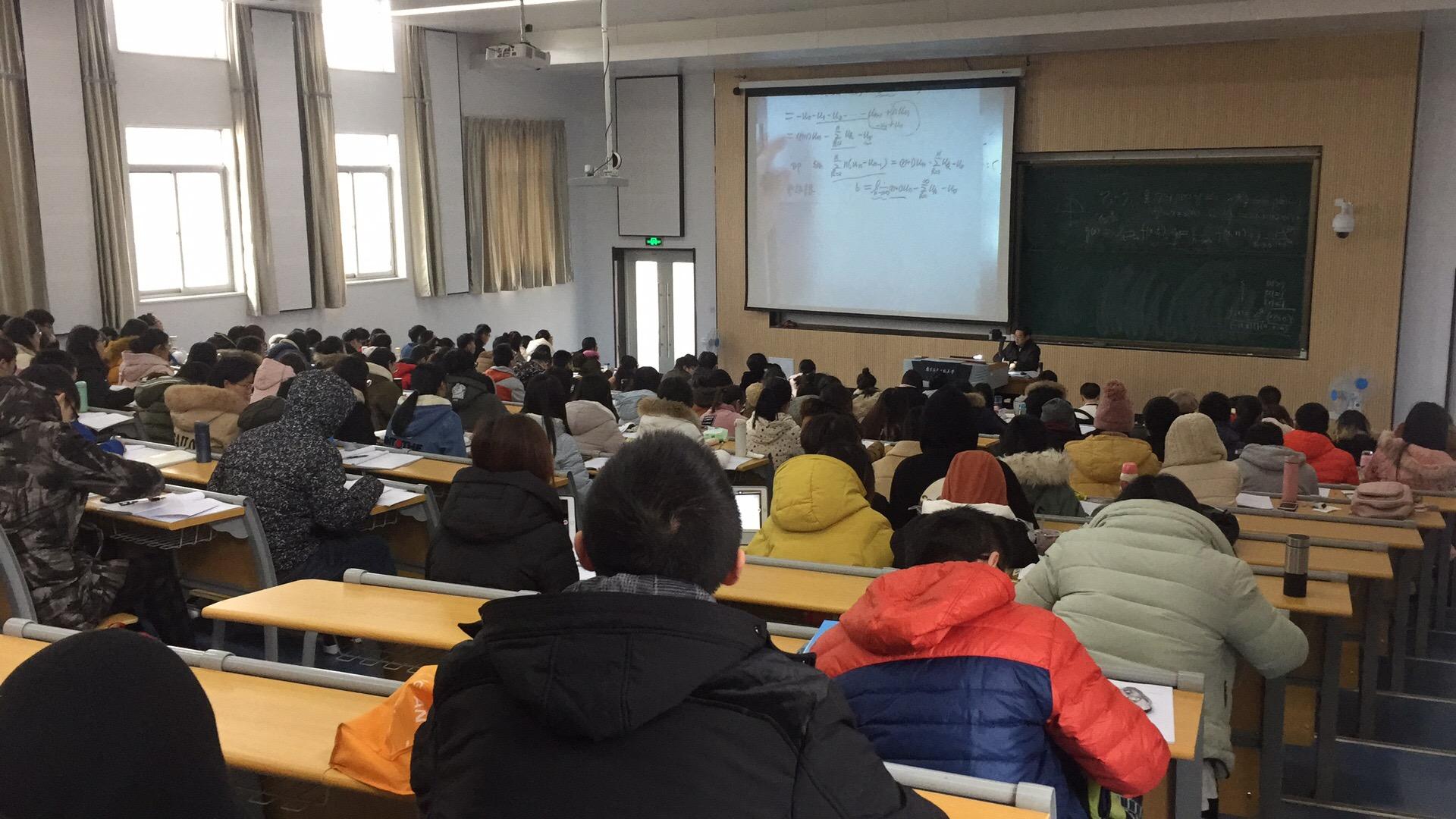 考研，这6个专业“内卷”严重，竞争较为激烈