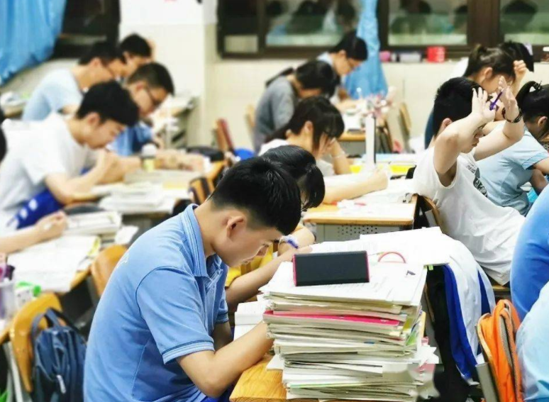 2022考生迎来新规，将增加身份限制，三类学生无缘高考