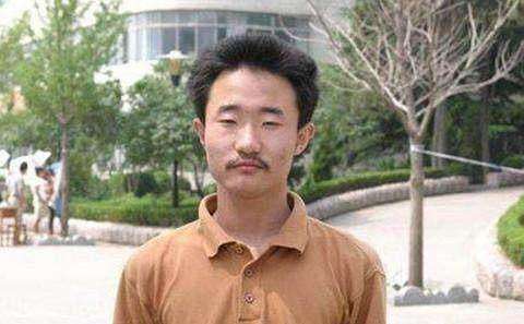 他是“最牛高考状元”，总分749仅差1分满分，16年后过得如何呢？