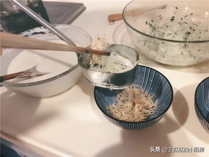 油墩子萝卜丝饼的做法（一起来做回忆中的油墩子吧）