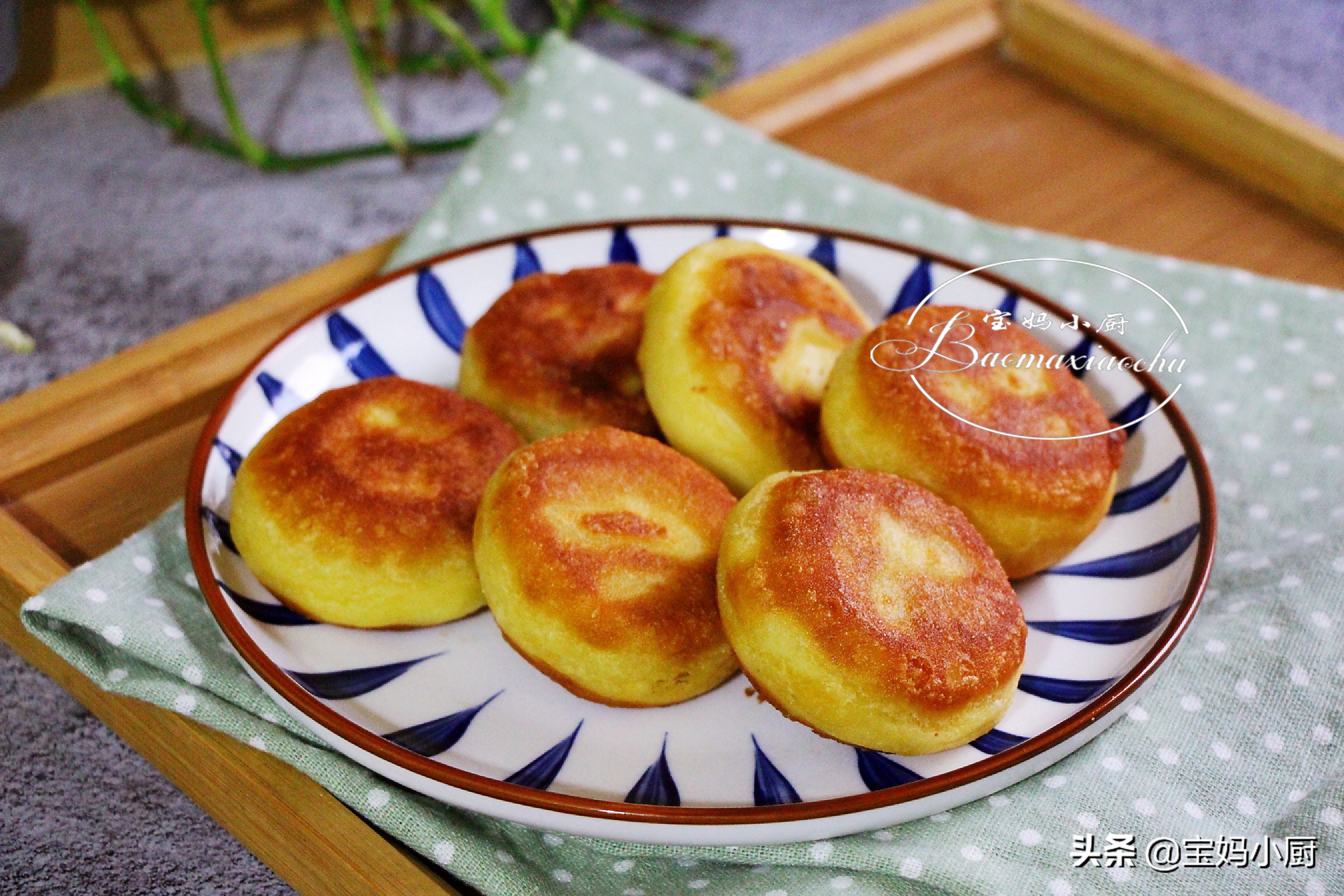 牛奶和苹果（用牛奶和苹果做饼当早餐太赞了）