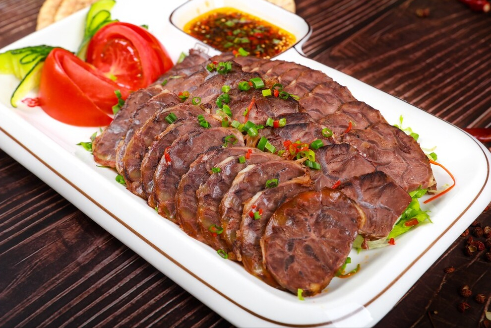 做卤牛肉，牢记“1腌2泡”的窍门，牛肉软烂入味，没腥味还不散