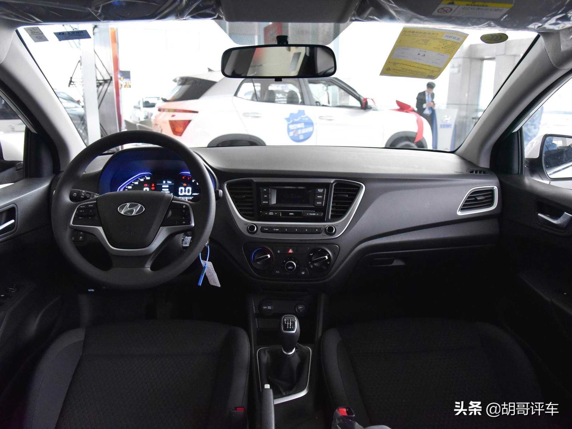 外观跟上时代，价格很合适的合资轿车，实拍现代悦纳