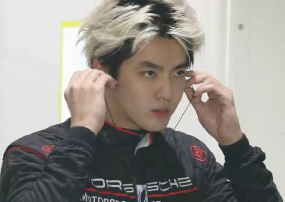 “顶流”吴亦凡：成名背后消失的“爸爸”