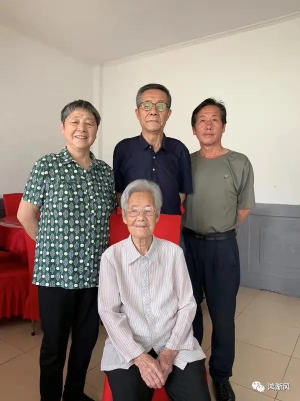 孙中山给予他极高的评价：“石庵一支笔，能抵三千毛瑟枪。”