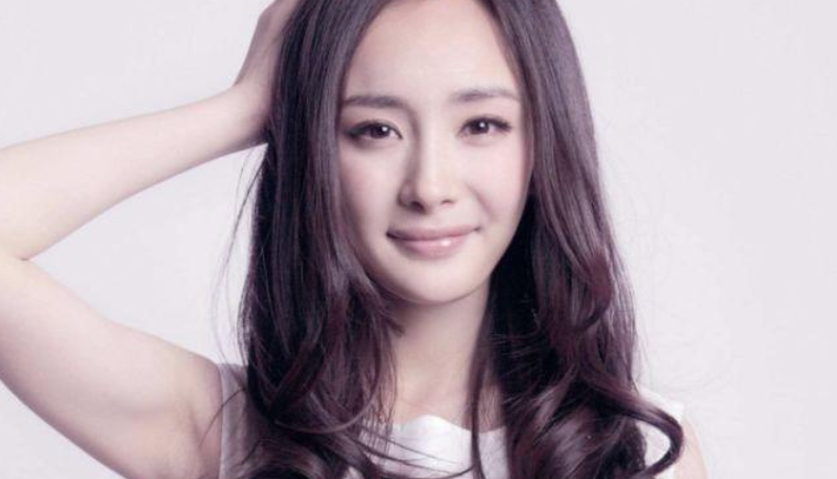 她是高考621分的“理科妹”，在娱乐圈傲视群雄，美貌与才华并存