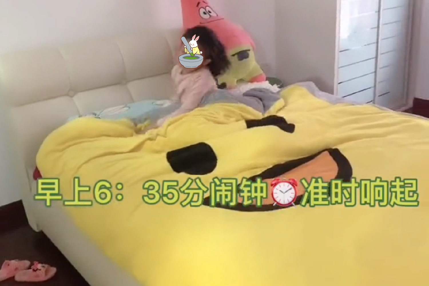 闹钟一响立马起床，自己做早餐、晨读，自律女孩让人酸成柠檬精