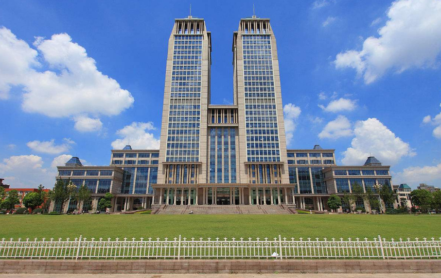 “副部级”大学排名出炉，北大超越清华居榜首，华东五校很抢眼